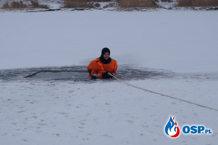 Strażacy ćwiczą na lodzie !!! OSP Ochotnicza Straż Pożarna