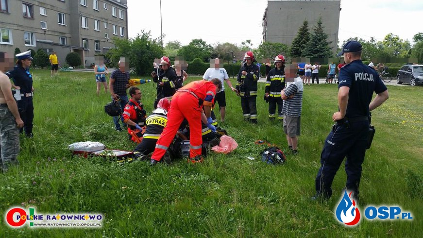 Wypadek paralotniarza w Naroku pod Opolem. W akcji śmigłowiec LPR. OSP Ochotnicza Straż Pożarna