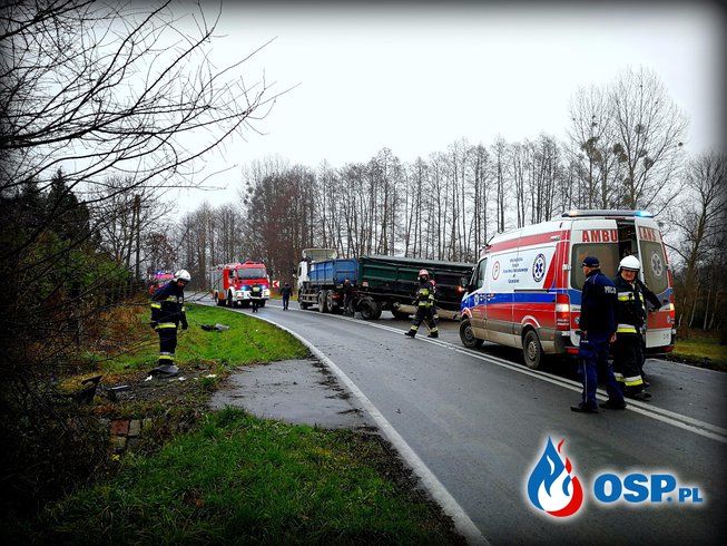 Wypadek z udziałem tira i osobówki OSP Ochotnicza Straż Pożarna