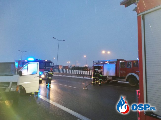 Wypadek na autostradzie A4. Bus uderzył w ciężarówkę. OSP Ochotnicza Straż Pożarna
