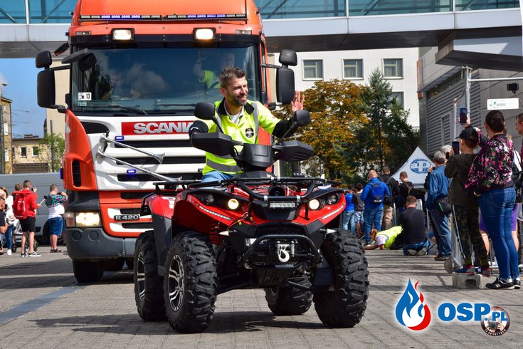 Blisko 100 wozów strażackich zjechało do Poznania. Za nami IV Ogólnopolski Zlot Czerwonych Samochodów. OSP Ochotnicza Straż Pożarna