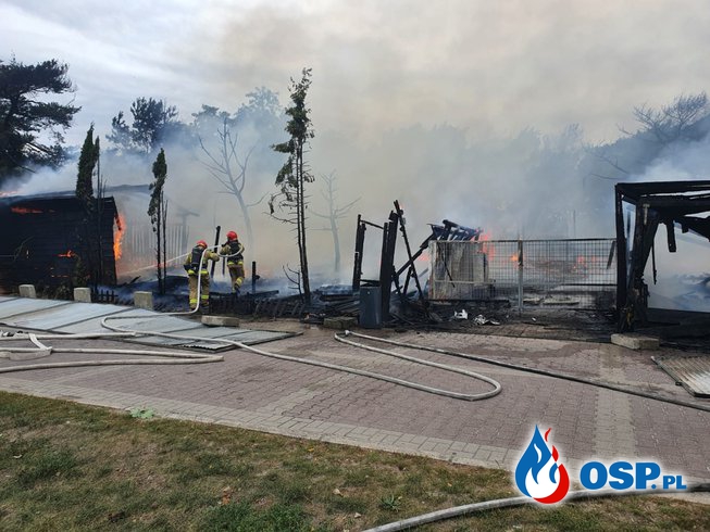 Pożar przy molo w Gdańsku. Spłonęły zabudowania opuszczonego baru i rancza. OSP Ochotnicza Straż Pożarna