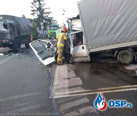 Pięć osób rannych po zderzeniu auta dostawczego z ciężarówką wojskową OSP Ochotnicza Straż Pożarna