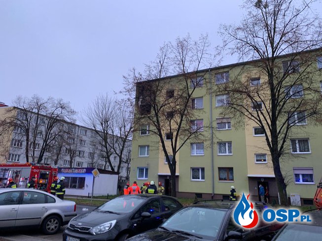Pożar mieszkania w Kędzierzynie-Koźlu. Pięcioosobowa rodzina została bez dachu nad głową. OSP Ochotnicza Straż Pożarna