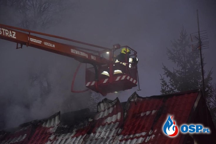 Uciekali przed ogniem przez okno. Groźny pożar pensjonatu w Szklarskiej Porębie. OSP Ochotnicza Straż Pożarna