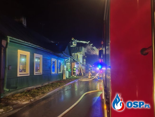 Mieszkańcy uciekając z pożaru wynieśli butle z gazem. Nocny pożar domu w Hrubieszowie. OSP Ochotnicza Straż Pożarna