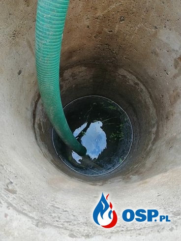 Pompowanie brudnej wody ze studni OSP Ochotnicza Straż Pożarna