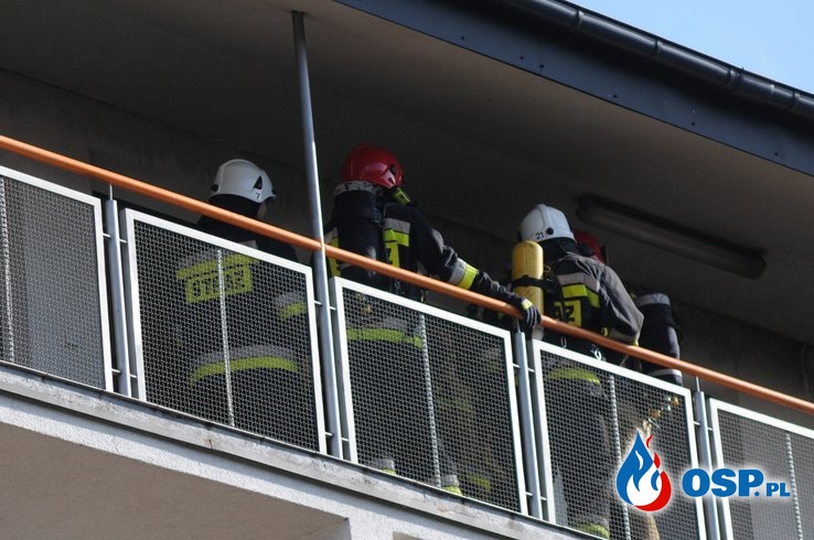 Pożar budynku wielorodzinnego w Opolu. Dwie osoby są poszkodowane. OSP Ochotnicza Straż Pożarna