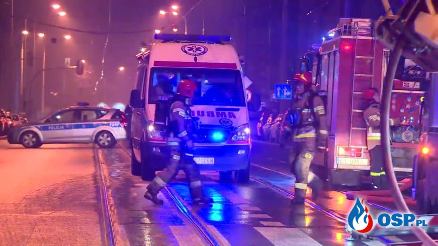 Pożar na poddaszu kamienicy w Łodzi. Jedna osoba nie żyje, siedem zostało ewakuowanych. OSP Ochotnicza Straż Pożarna