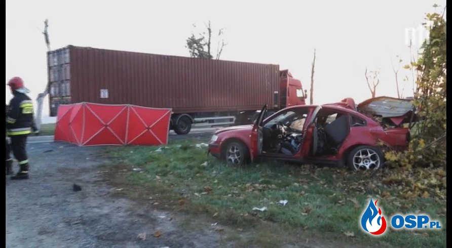 Dwie kobiety zginęły w zderzeniu osobówki z ciężarówką i autobusem OSP Ochotnicza Straż Pożarna