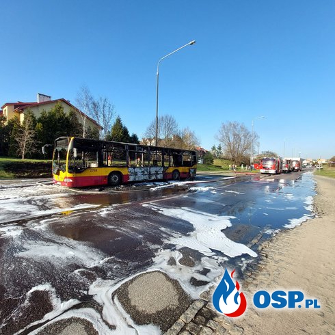 Autobus zapalił się w trakcie jazdy. Szybka reakcja kierującej. OSP Ochotnicza Straż Pożarna