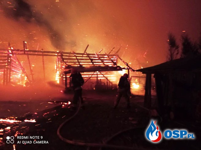 Trzy stodoły w ogniu. Nocny pożar pod Nowym Sączem. OSP Ochotnicza Straż Pożarna