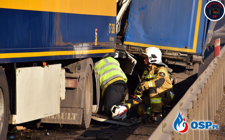 Karambol z udziałem ciężarówek na trasie S8. Jedna osoba ranna. OSP Ochotnicza Straż Pożarna