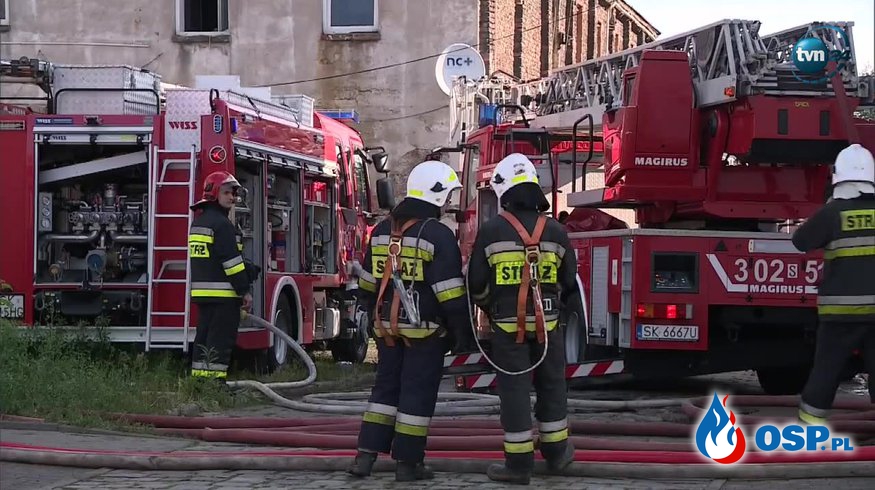 Pożar w Katowicach. Niemal doszczętnie spłonęło poddasze kamienicy! OSP Ochotnicza Straż Pożarna