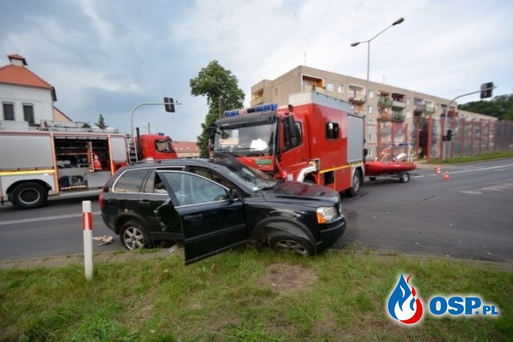 Wypadek strażaków w drodze do akcji. Wóz bojowy zderzył się z samochodem. OSP Ochotnicza Straż Pożarna