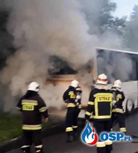 Autobus stanął w ogniu. Pożar w Kalwarii Zebrzydowskiej. OSP Ochotnicza Straż Pożarna