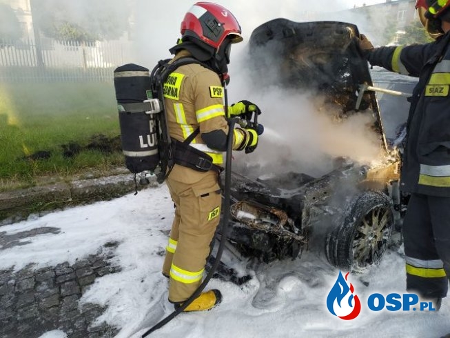 Samochód zapalił się w trakcie jazdy. Akcja gaśnicza w Lublinie. OSP Ochotnicza Straż Pożarna