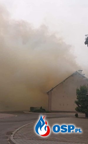 40 tysięcy kurcząt spłonęło w pożarze w Perzynach. W akcji 11 zastępów strażaków. OSP Ochotnicza Straż Pożarna