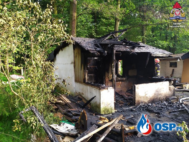 Pożar altany w Jastrzębiu-Zdroju. Zabudowania doszczętnie spłonęły. OSP Ochotnicza Straż Pożarna