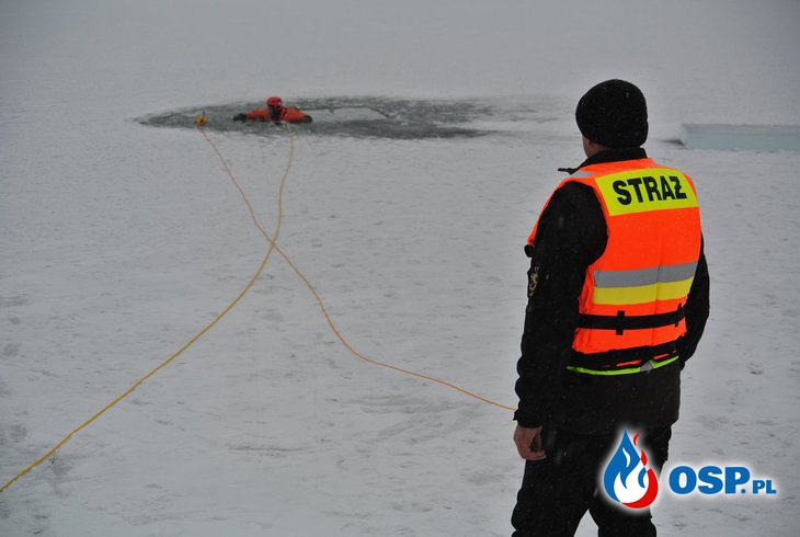 Ćwiczenia na lodzie OSP Ochotnicza Straż Pożarna
