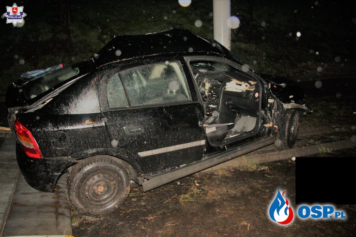 Opel rozbity na latarni. Dwóch mężczyzn zginęło w wypadku w Lublinie. OSP Ochotnicza Straż Pożarna