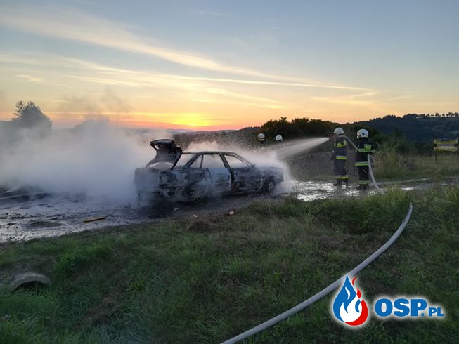  Kierowca uwięziony w płonącym aucie. Zatrzasnęły się zamki! OSP Ochotnicza Straż Pożarna