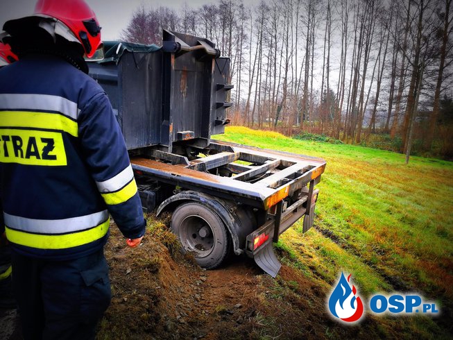 Wypadek z udziałem tira i osobówki OSP Ochotnicza Straż Pożarna