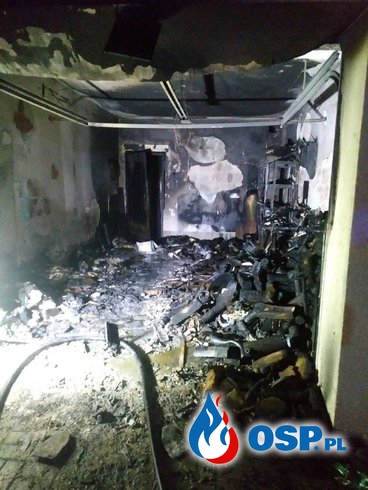 Groźny pożar domu. Strażacy uratowali nieprzytomnego mężczyznę. OSP Ochotnicza Straż Pożarna