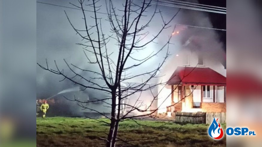 10-latek uratował rodzinę z płonącego domu. Pożar wybuchł w środku nocy. OSP Ochotnicza Straż Pożarna