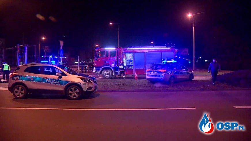 Radiowóz na sygnale zderzył się z samochodem osobowym. Wypadek na skrzyżowaniu w Poznaniu. OSP Ochotnicza Straż Pożarna