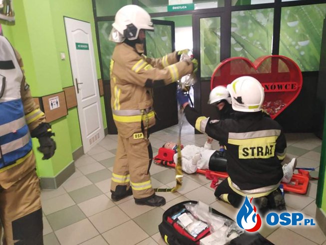 Ewakuacja i pożar szkoły podstawowej w Malinówce OSP Ochotnicza Straż Pożarna