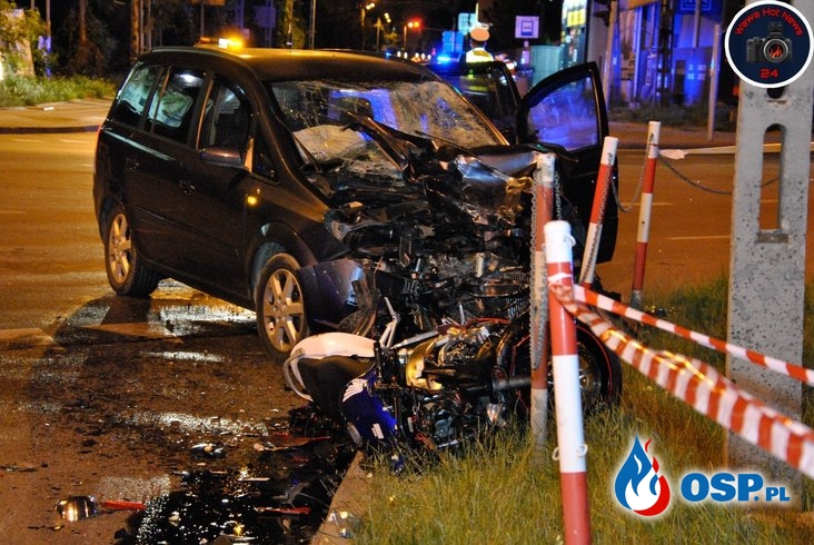 Motocyklista zginął w zderzeniu z samochodem. Tragiczny wypadek w centrum Warszawy. OSP Ochotnicza Straż Pożarna