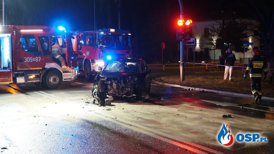 Zderzenie dwóch samochodów na skrzyżowaniu w Dąbrowie OSP Ochotnicza Straż Pożarna
