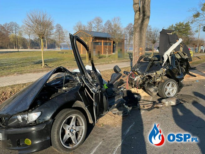 Trzech młodych mężczyzn nie żyje. BMW roztrzaskało się na drzewie. OSP Ochotnicza Straż Pożarna