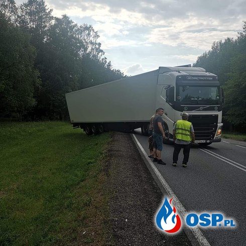 Gmina Biały Bór DK 25 Ciężarówka w Rowie OSP Ochotnicza Straż Pożarna