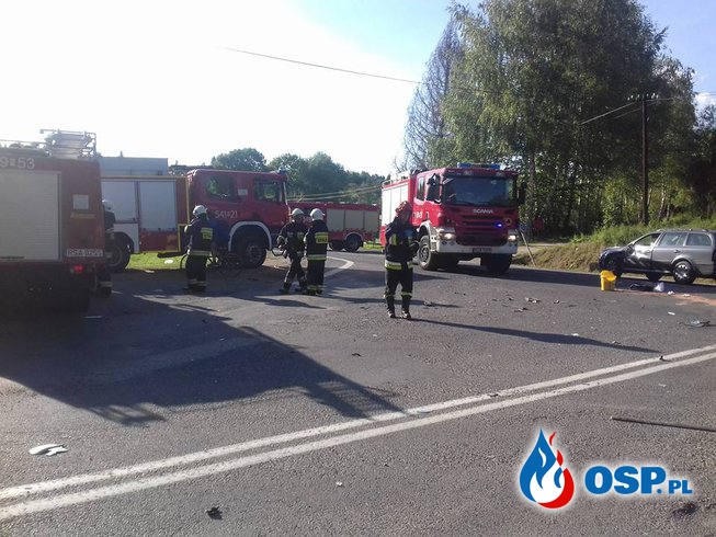6 osób poszkodowanych w wypadku z udziałem 3 samochodów osobowych OSP Ochotnicza Straż Pożarna
