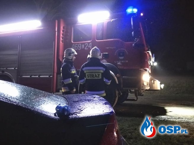 Strażacy wracając ze szkolenia natknęli się na rozbity samochód OSP Ochotnicza Straż Pożarna