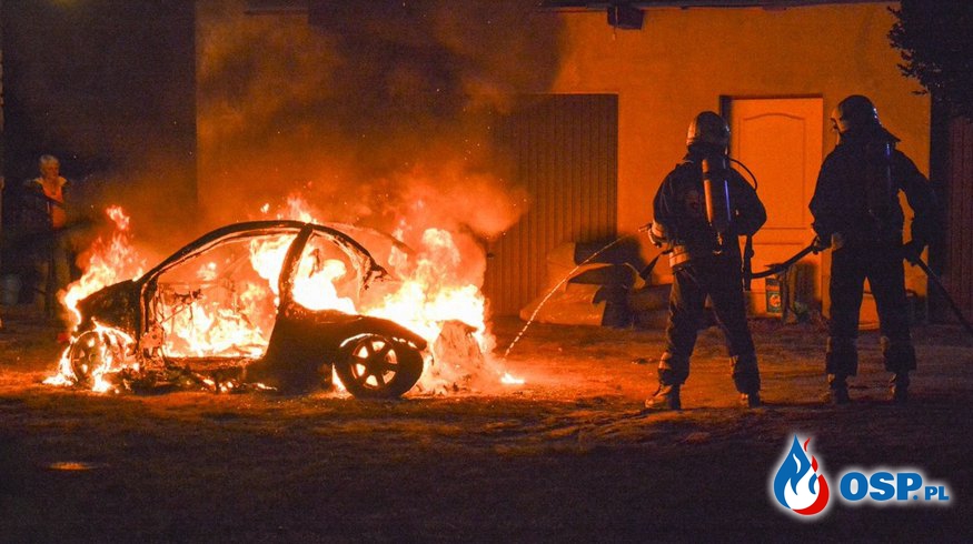 Samochód spłonął na posesji w Ciepielowicach OSP Ochotnicza Straż Pożarna