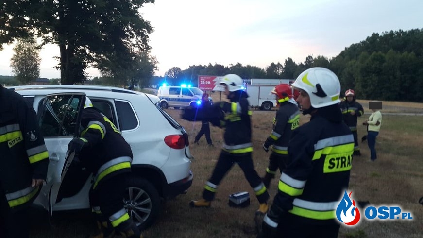 Dachowanie na Jamnicy (DW 871). Kierujący pojazdem został ranny. OSP Ochotnicza Straż Pożarna