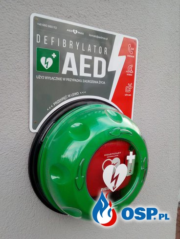 Skandaliczna kradzież i wandalizm. Złodziej ukradł defibrylator AED z remizy, po czym porzucił "łup". OSP Ochotnicza Straż Pożarna