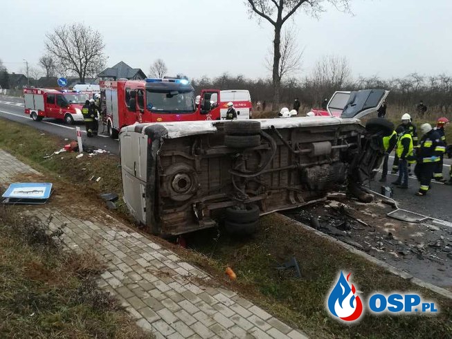 2 ofiary śmiertelne, 7 osób trafiło do szpitala. Zderzenie dwóch busów na Mazowszu. OSP Ochotnicza Straż Pożarna