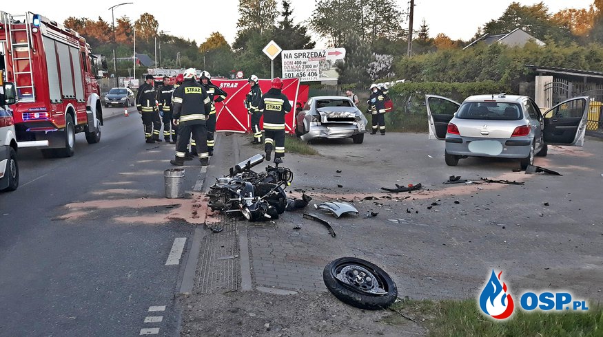 Motocyklista nie żyje, kierowca samochodu uciekł. Tragiczny wypadek w Chwaszczynie. OSP Ochotnicza Straż Pożarna