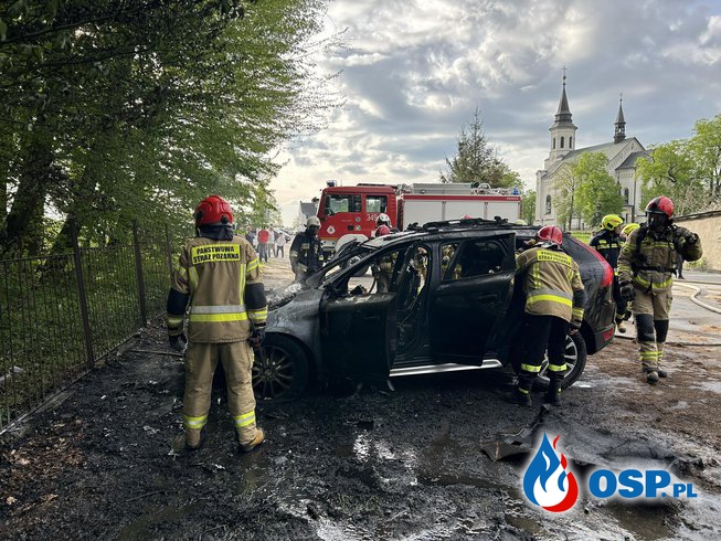 Pożar samochodu w Zręcinie OSP Ochotnicza Straż Pożarna