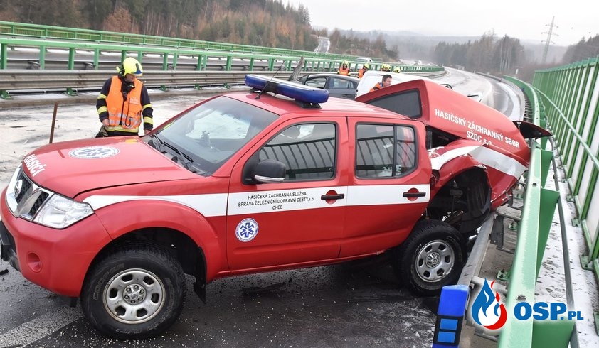 Rozpędzony samochód staranował wóz czeskich strażaków! OSP Ochotnicza Straż Pożarna