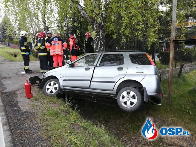 Wypadek samochodu osobowego na DW 955 - 27 kwietnia 2019r. OSP Ochotnicza Straż Pożarna