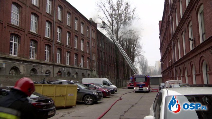 Pożar budynku w Łodzi. Ewakuowano 40 osób. OSP Ochotnicza Straż Pożarna