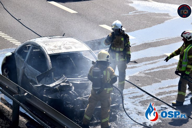 Auto zapaliło się podczas jazdy. Pożar na trasie S8. OSP Ochotnicza Straż Pożarna