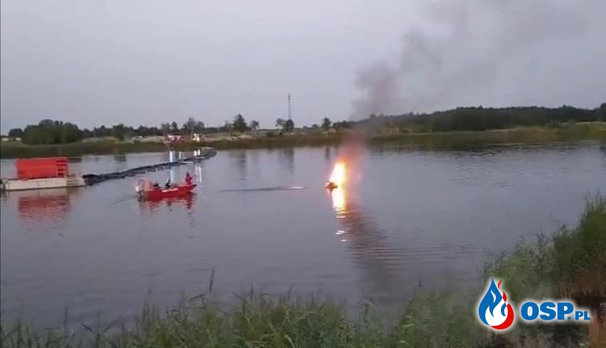 Strażacy OSP Bolimów gasili płonący skuter wodny. Zobacz film z akcji! OSP Ochotnicza Straż Pożarna