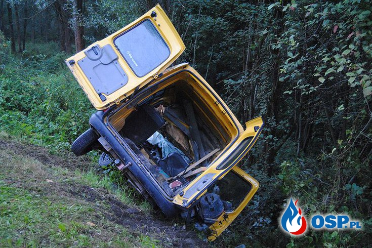 Ten kierowca wygrał drugie życie! Groźny wypadek na DK 28 w Zembrzycach. OSP Ochotnicza Straż Pożarna