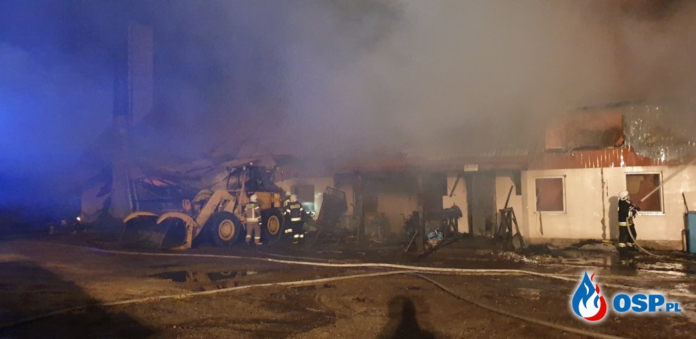 Nocny pożar tartaku w Gietrzwałdzie. Budynek doszczętnie spłonął. OSP Ochotnicza Straż Pożarna